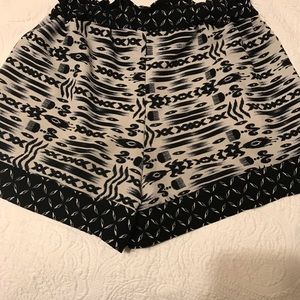 Lily White black & white pattern shorts